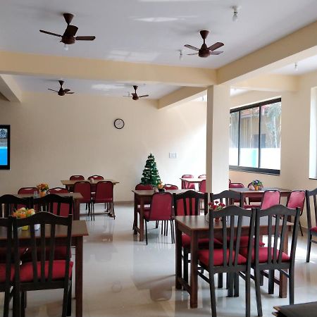 Dom'S Inn Калангуте Екстериор снимка