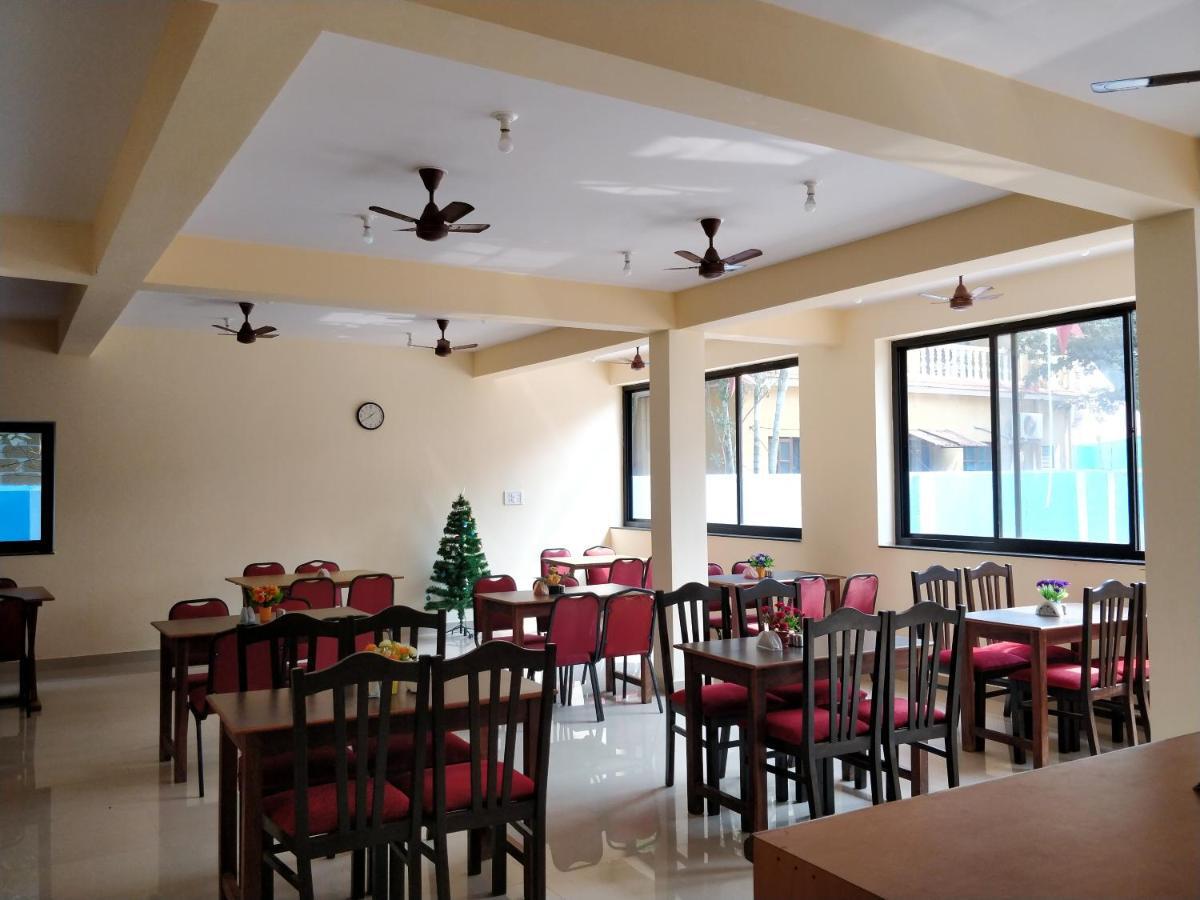 Dom'S Inn Калангуте Екстериор снимка